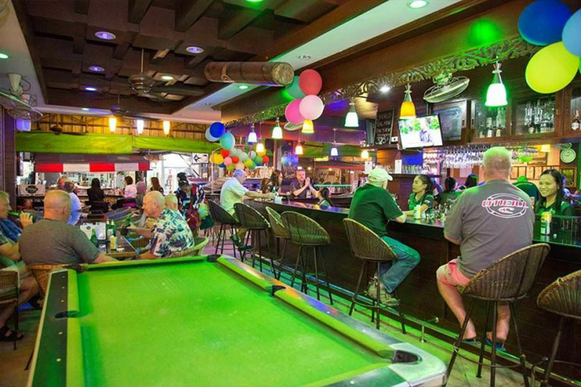Harrys Hotel Bar & Restaurant Pattaya Exterior photo